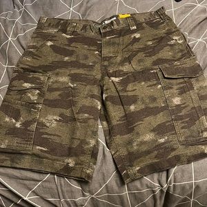 Men’s carhartt camo work shorts